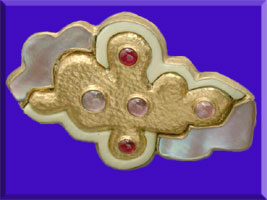 picture carved pink mother of pearl and 24K gold brooch